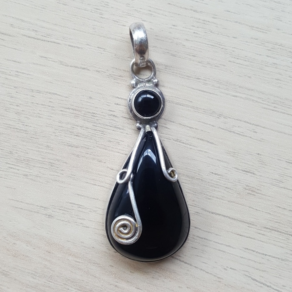Silver and onix pendant